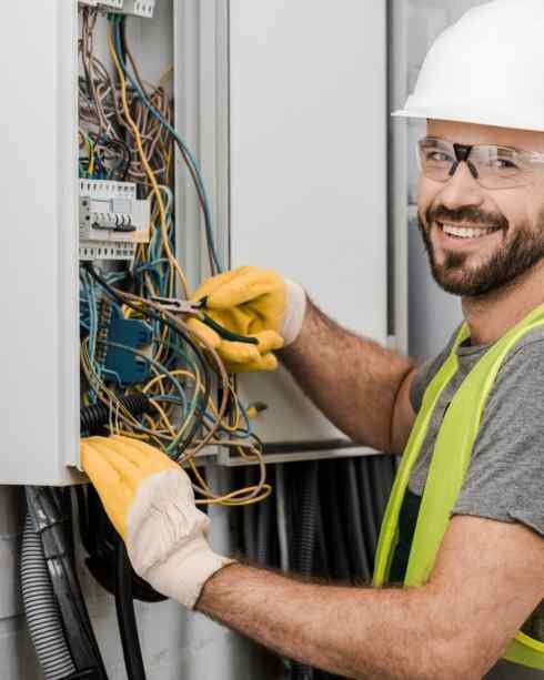 ELECTRICIAN JOB IN UAE - MANPOWER SUPPLY - DAR AL QAMAR